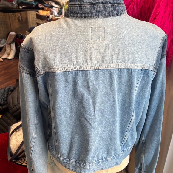 SOLD 🩷🩷🩷Wild fable Light Blue Denim Jean Jacket - Picture 7 of 8